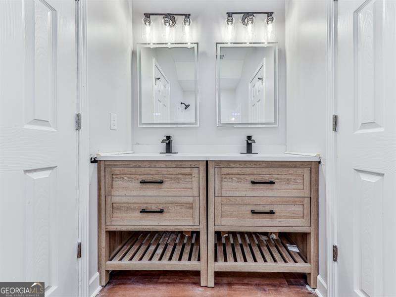 6 Hillside Avenue SE