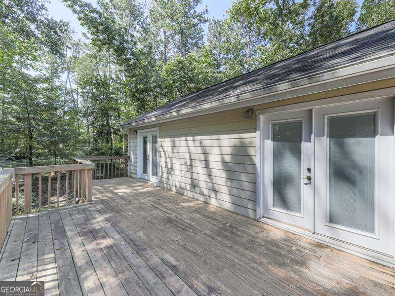 5855 Wills Lake Road