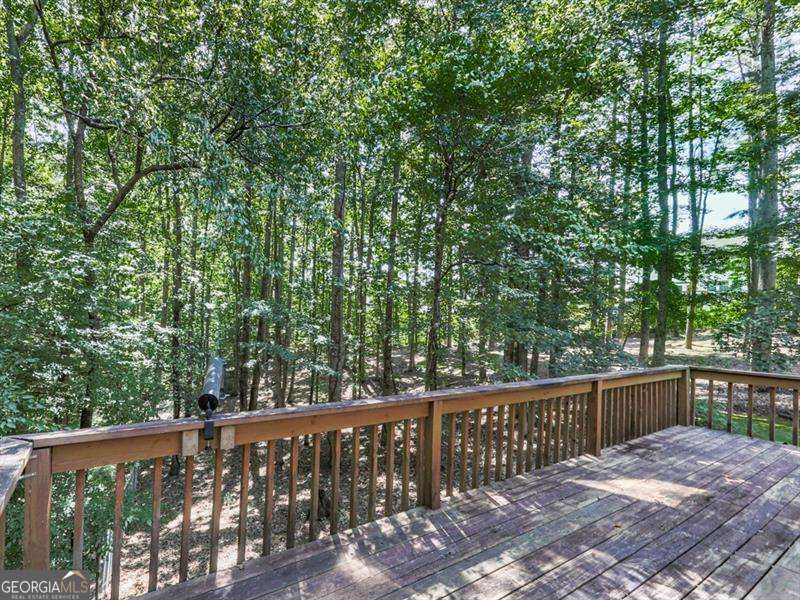 5855 Wills Lake Road