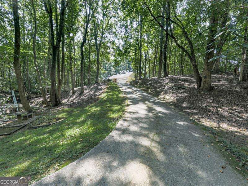 5855 Wills Lake Road