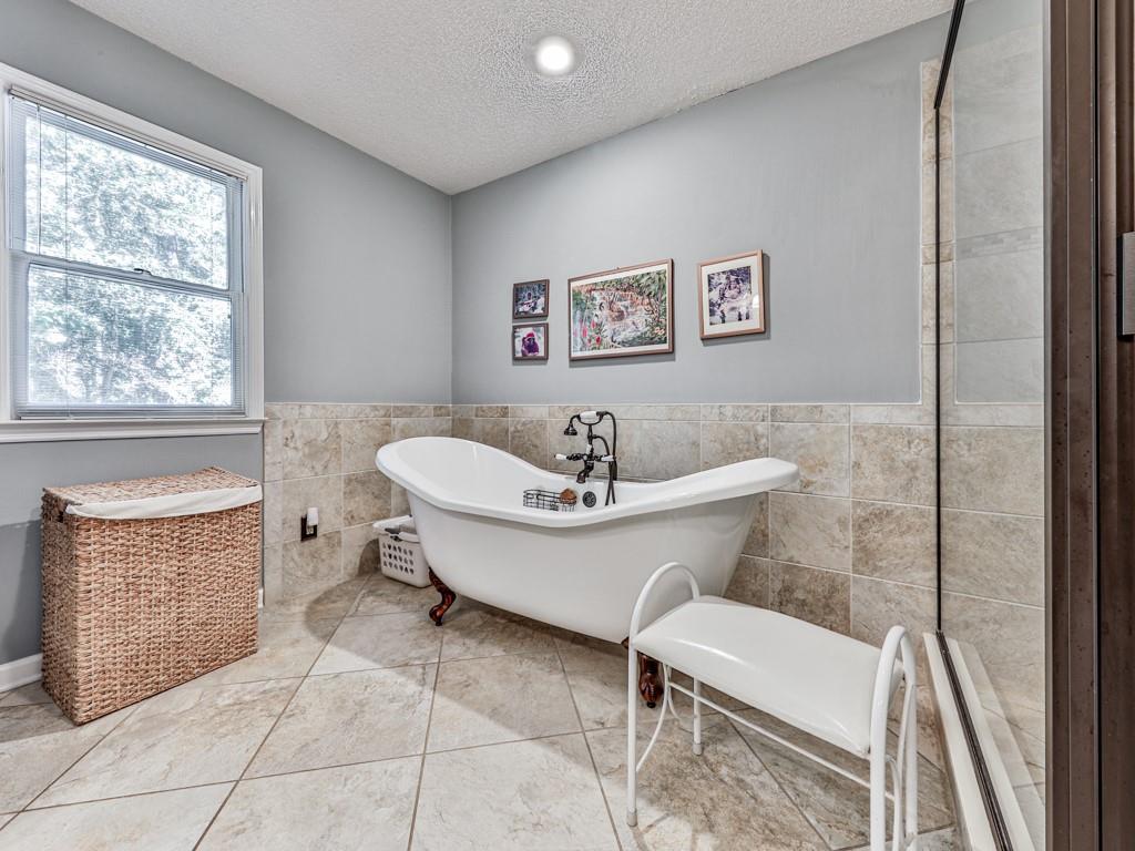 5855 Wills Lake Road