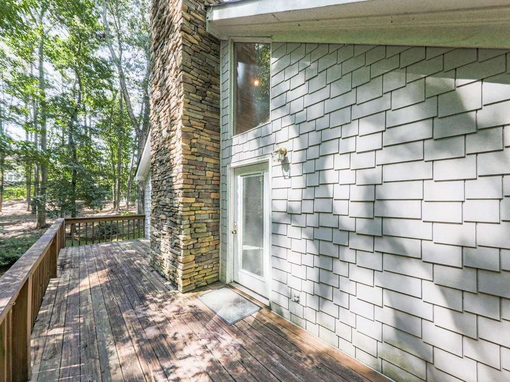 5855 Wills Lake Road