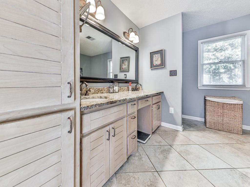 5855 Wills Lake Road