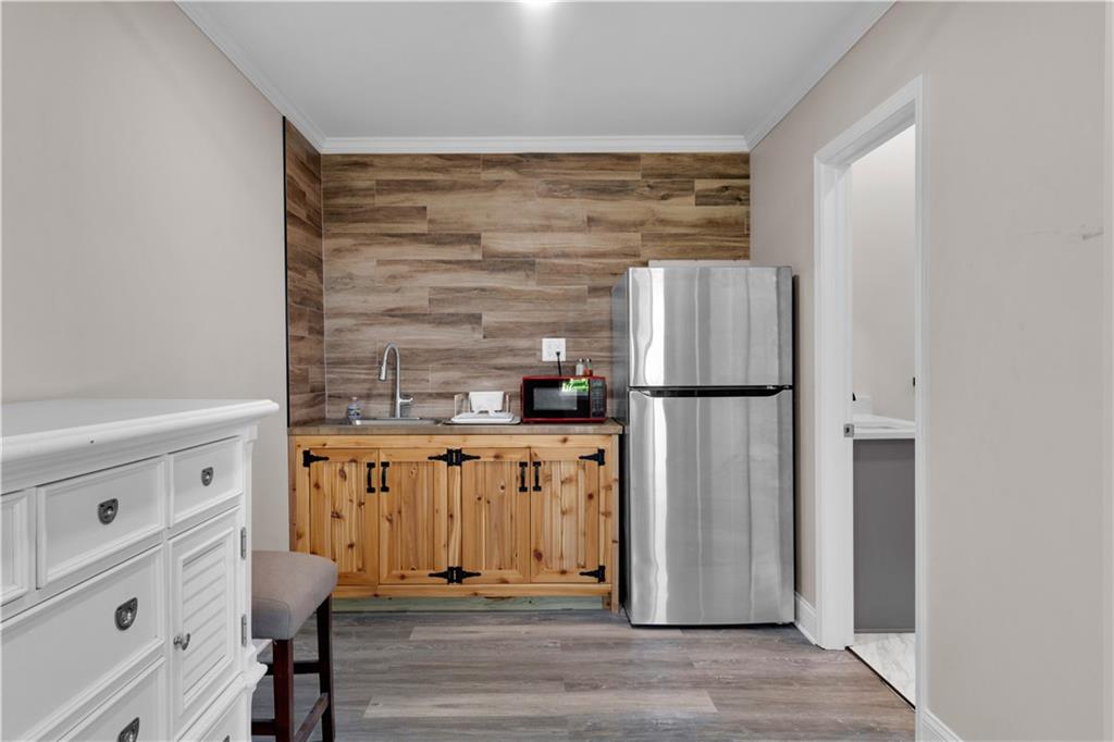 3547 Reavis Mountain Road