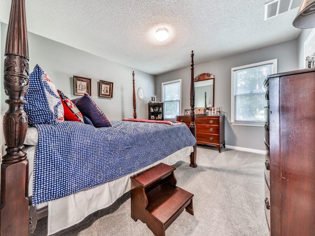 5855 Wills Lake Road