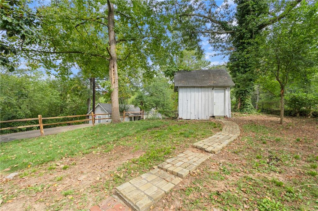 6 Hillside Avenue SE