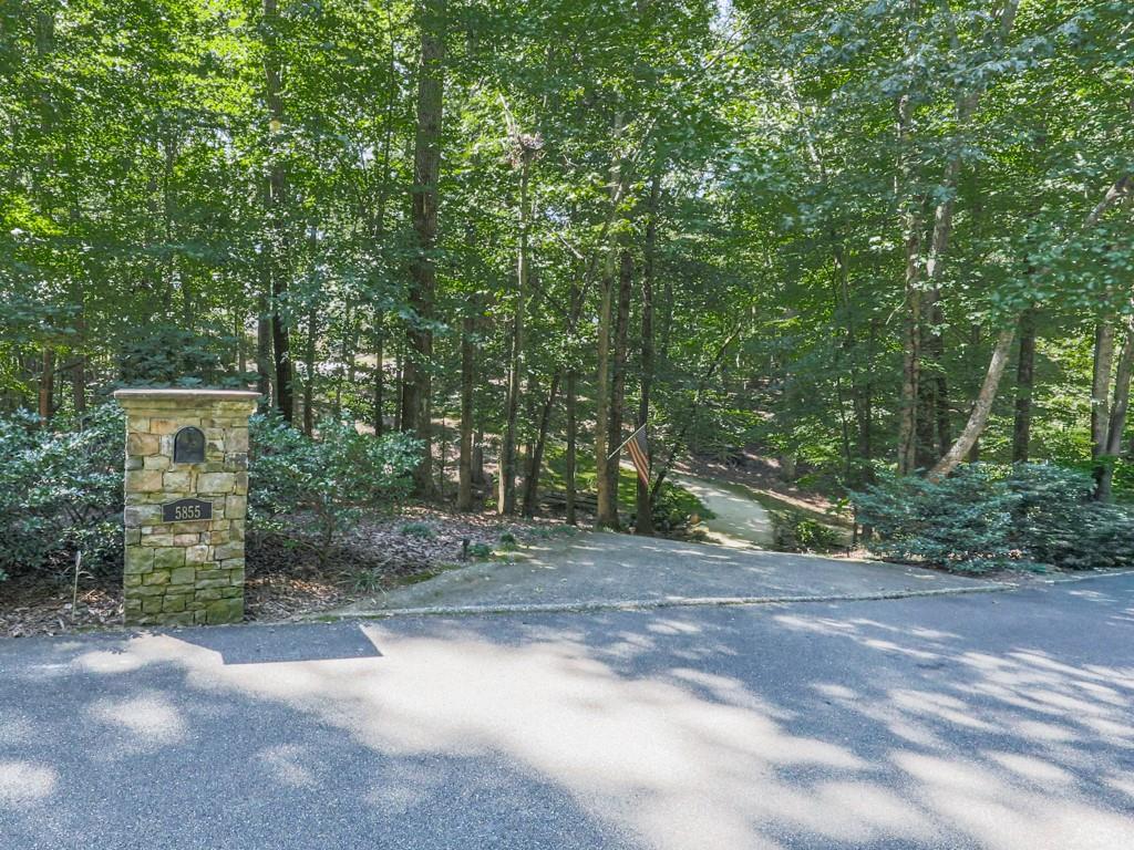 5855 Wills Lake Road