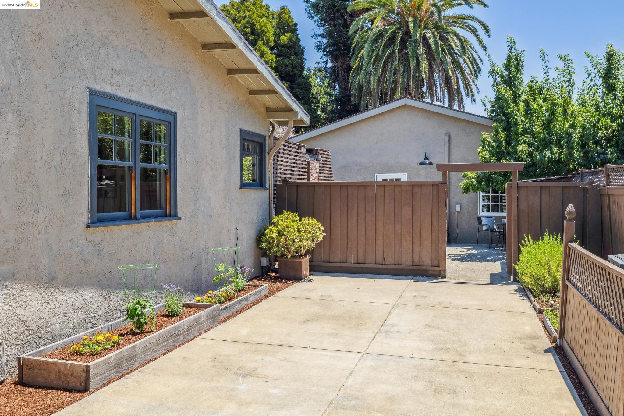 521 Victoria Ct