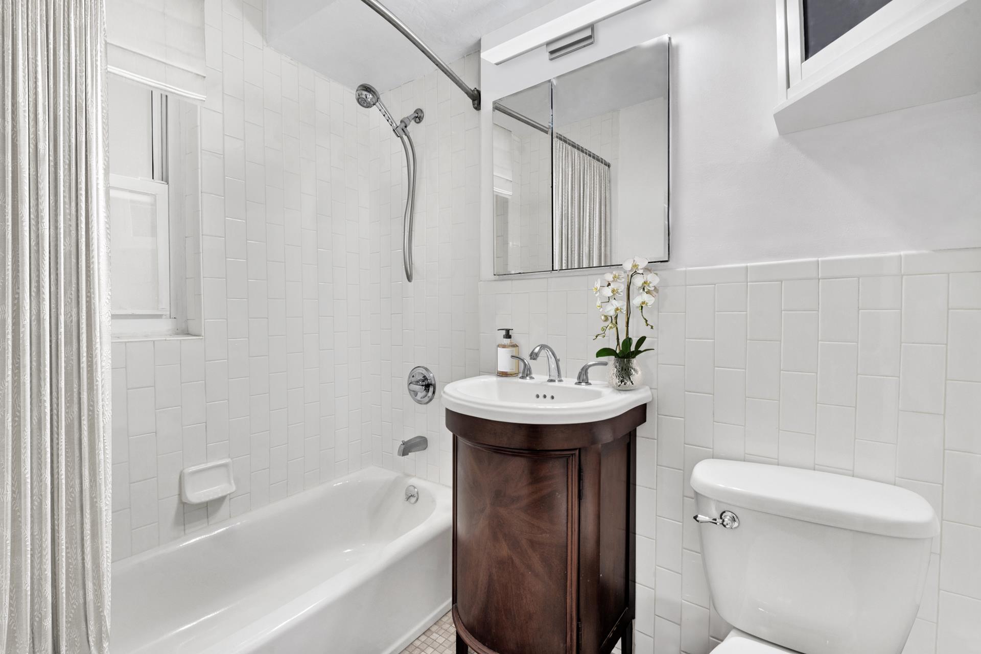 321 E 45TH Street 8H