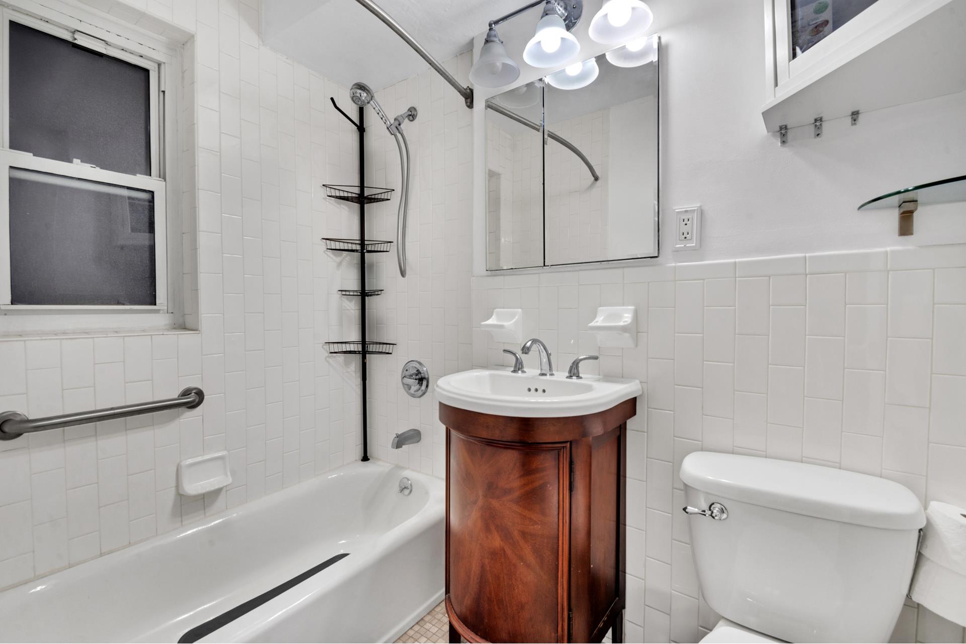 321 E 45TH Street 8H