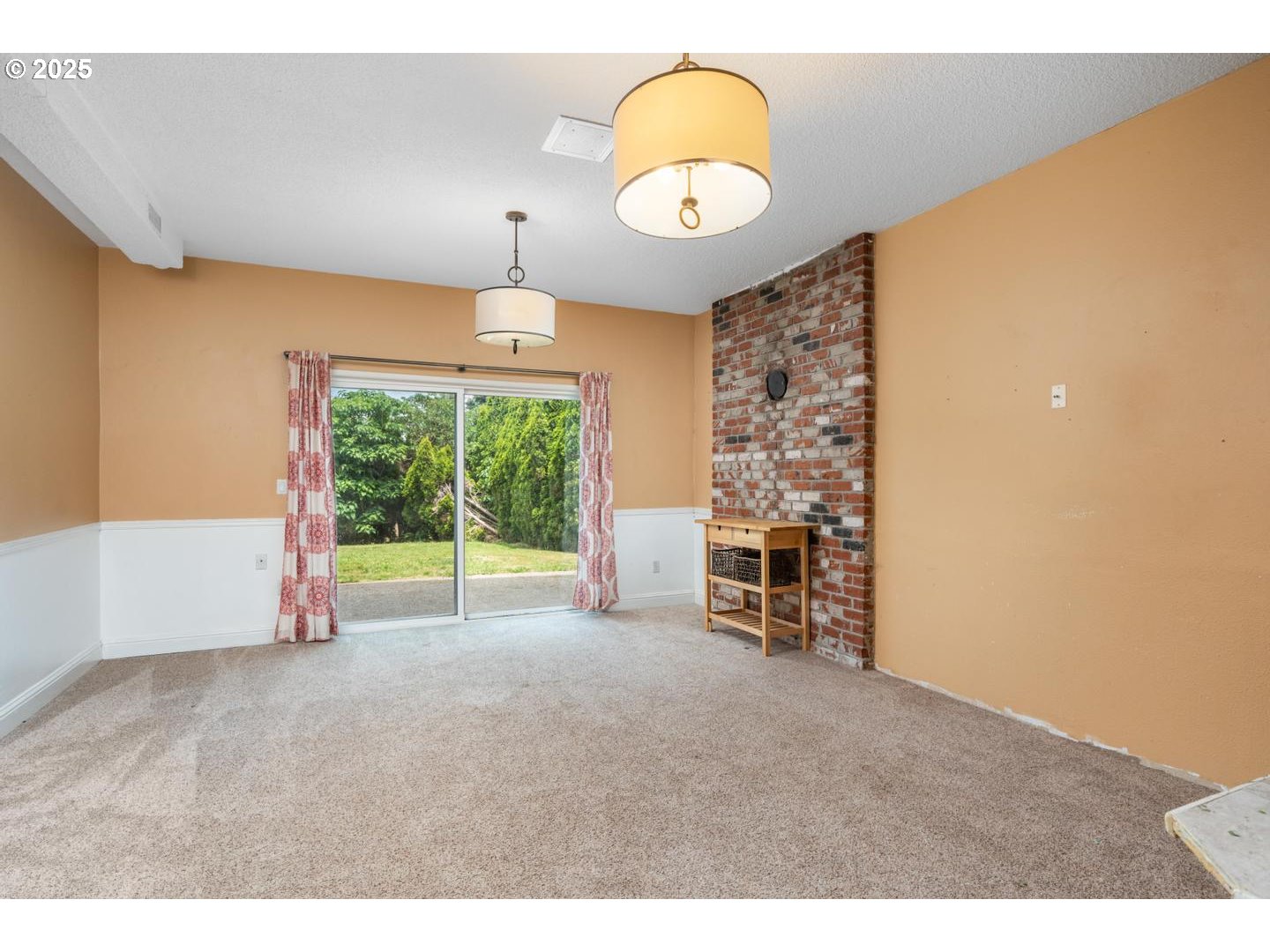 7631 SE STRAWBERRY LN