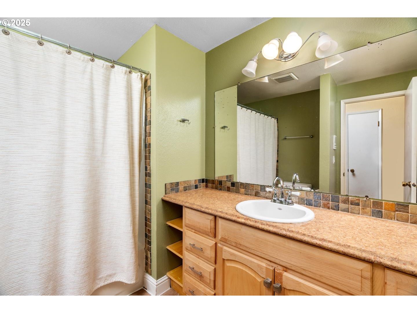 7631 SE STRAWBERRY LN