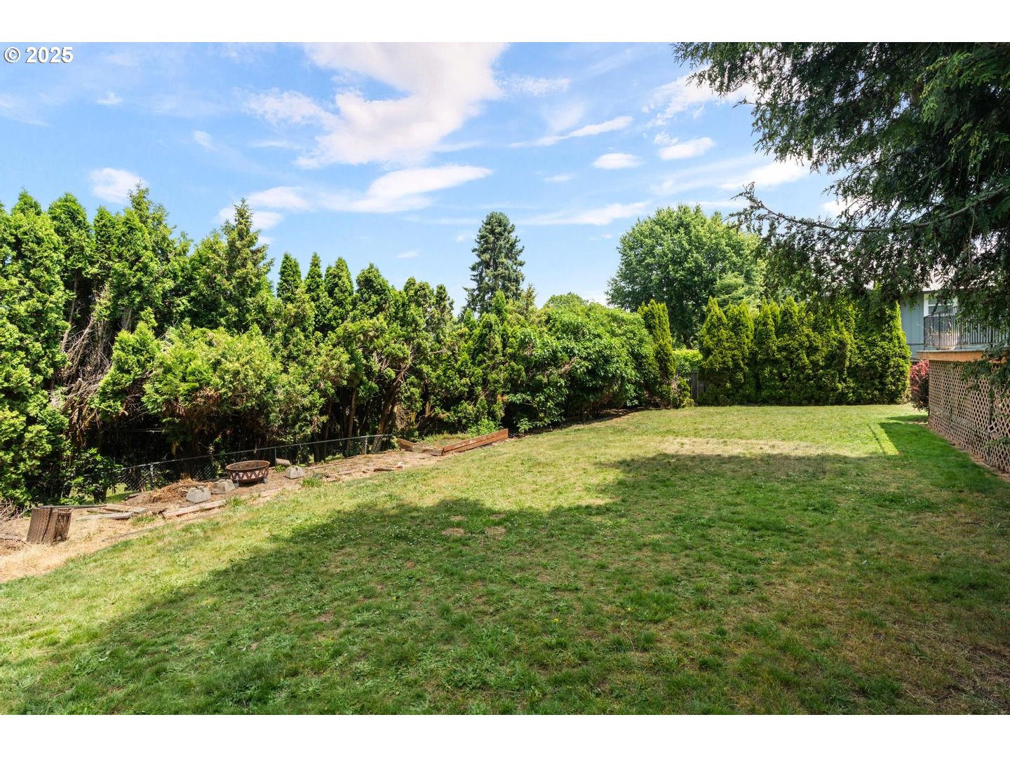 7631 SE STRAWBERRY LN