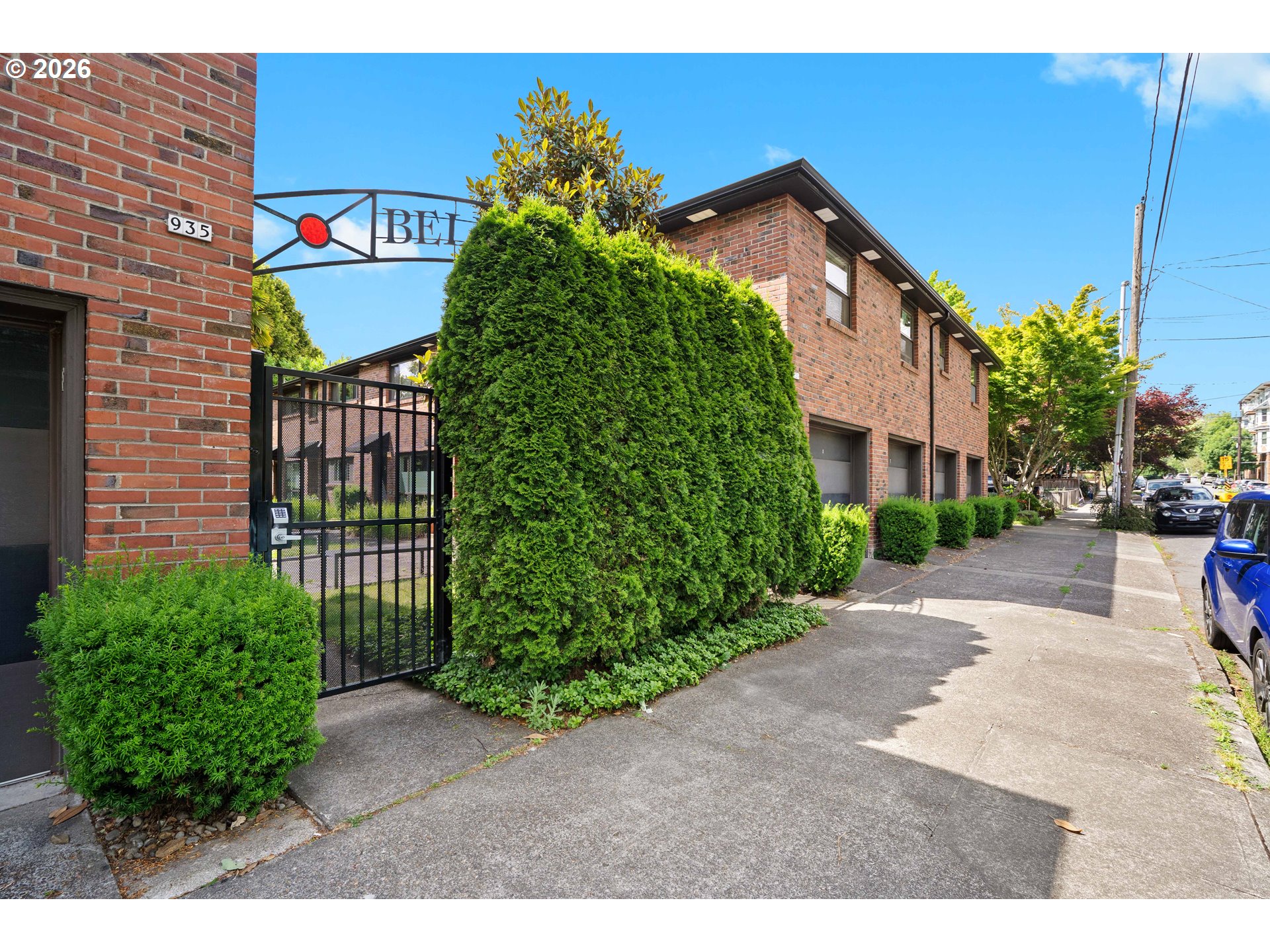 929 SE 16TH AVE 2