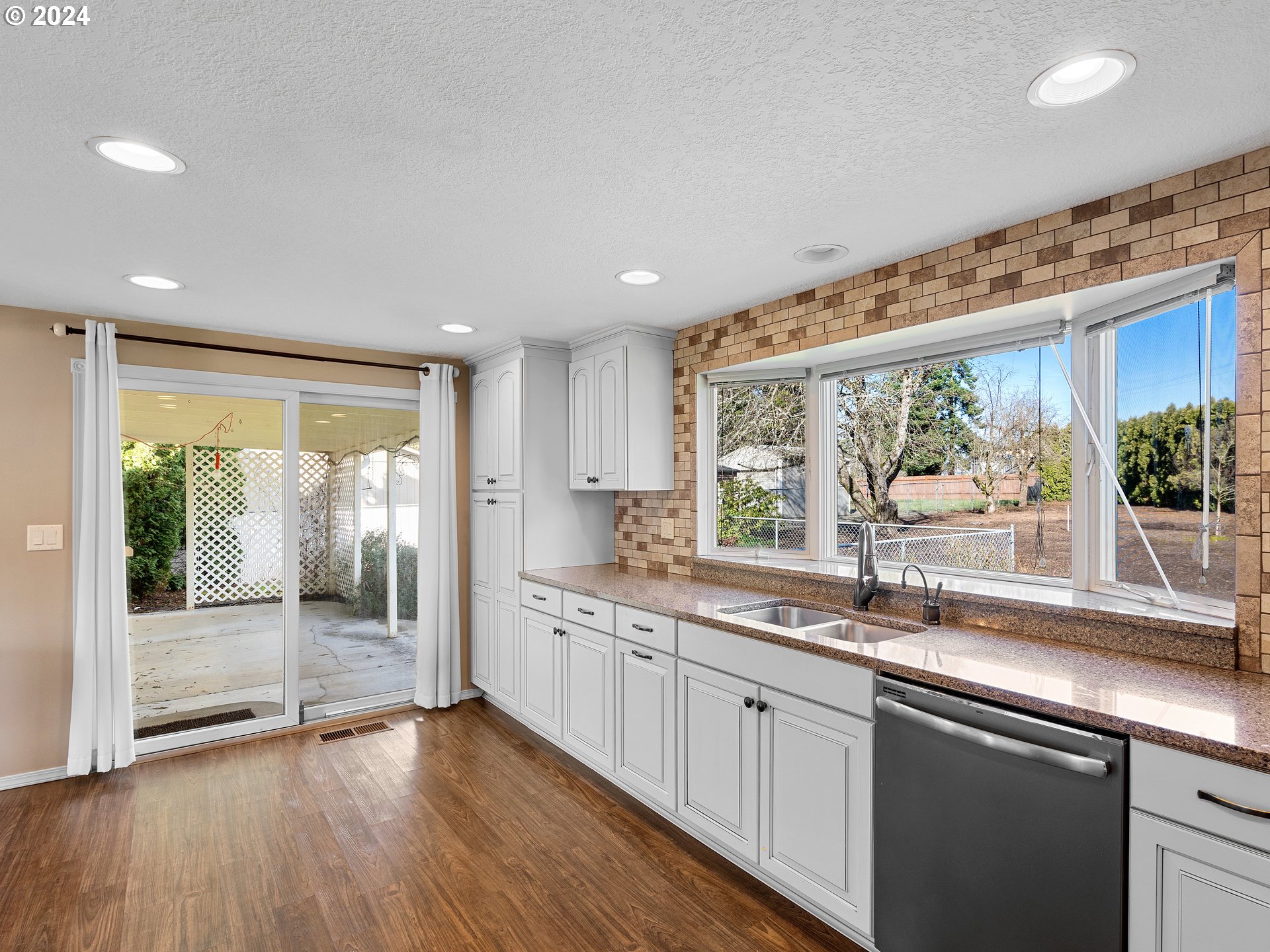 15135 GLEN OAK RD