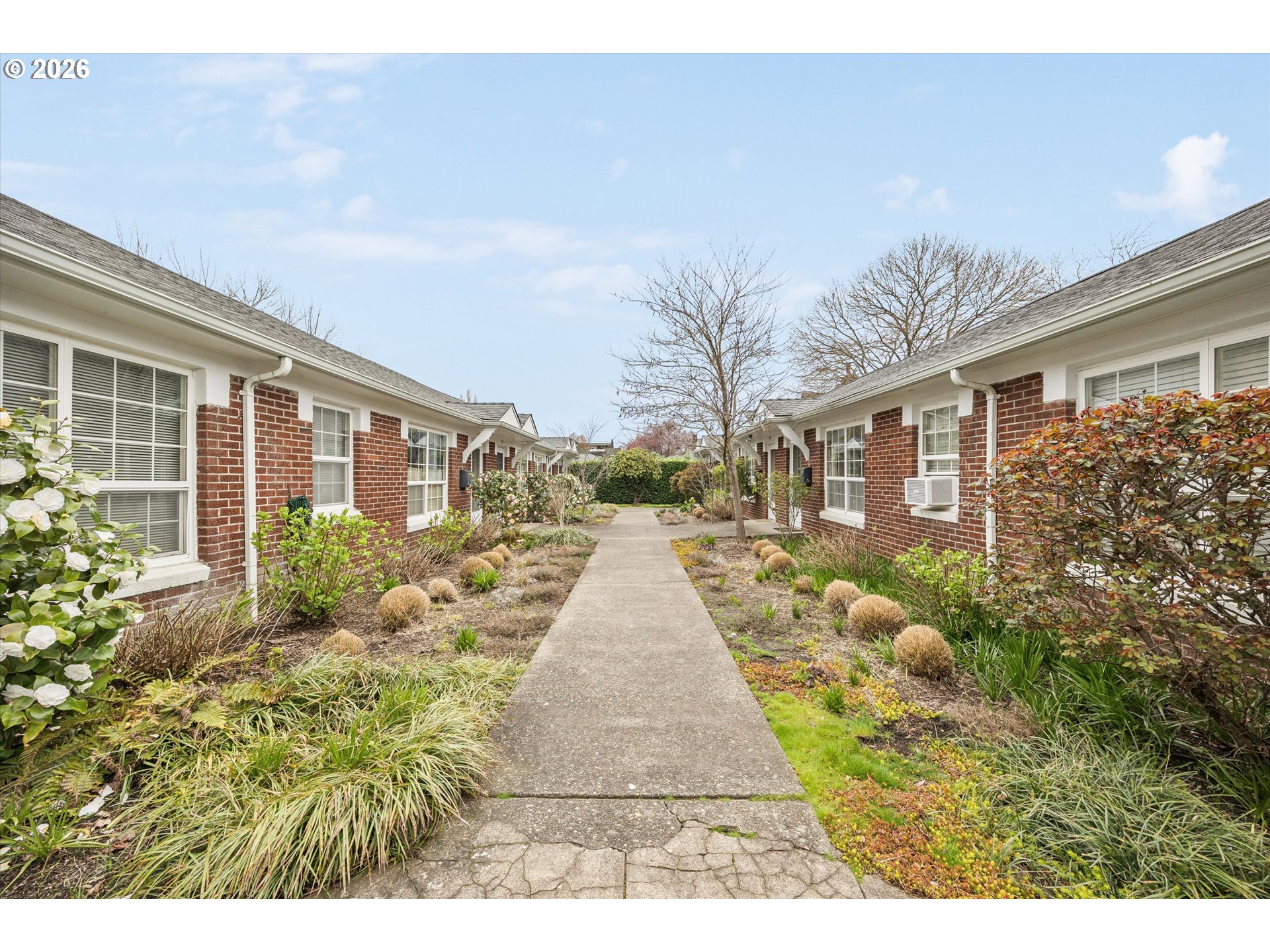 2633 NW RALEIGH ST 33