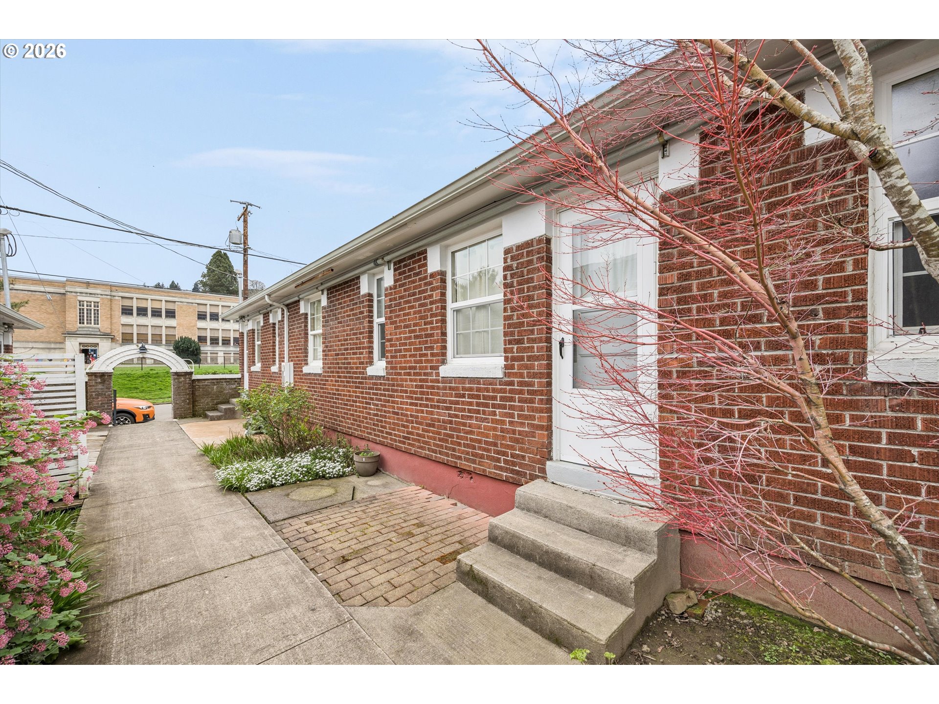 2633 NW RALEIGH ST 33
