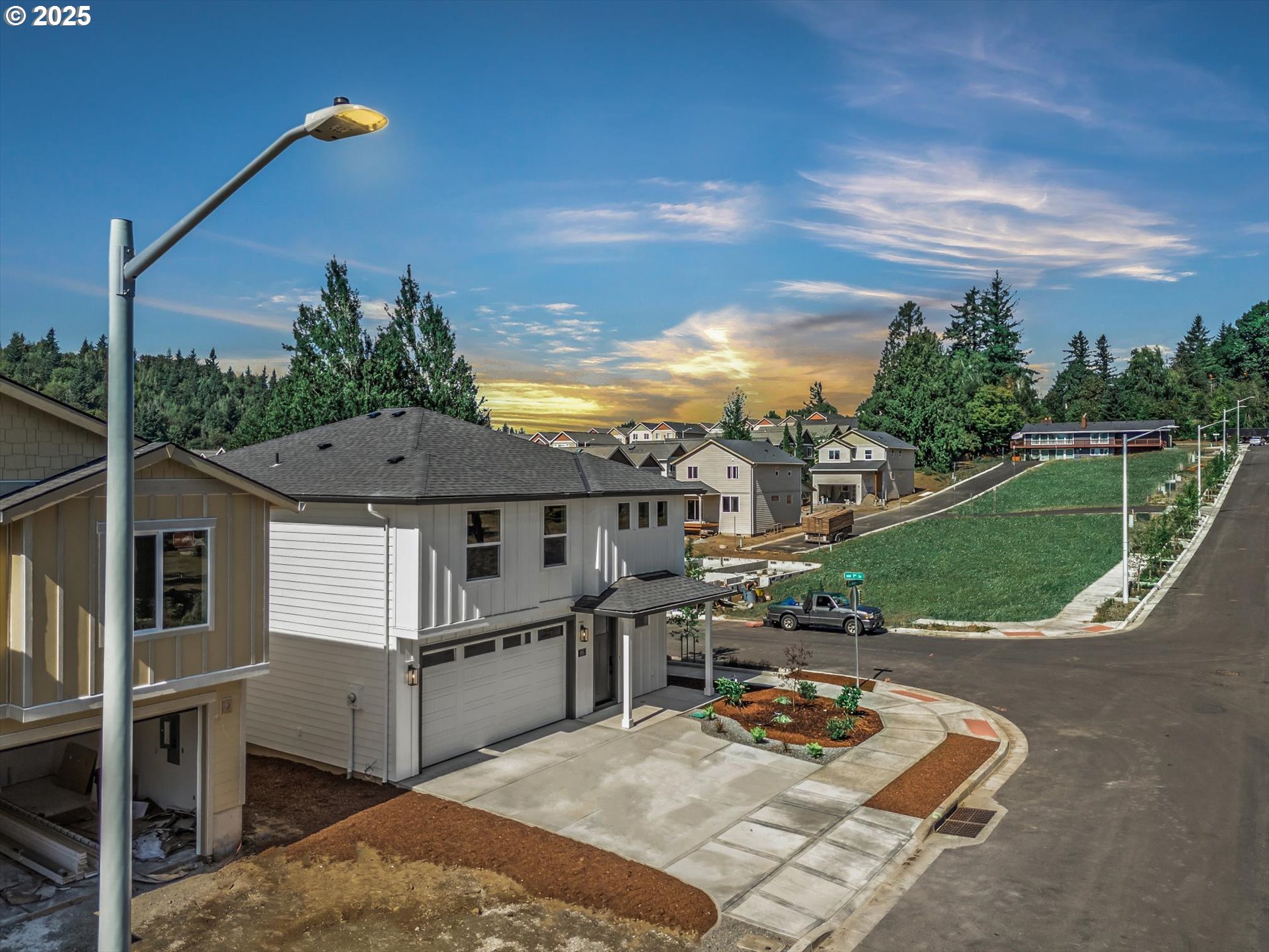 85 NW MAWRCREST AVE