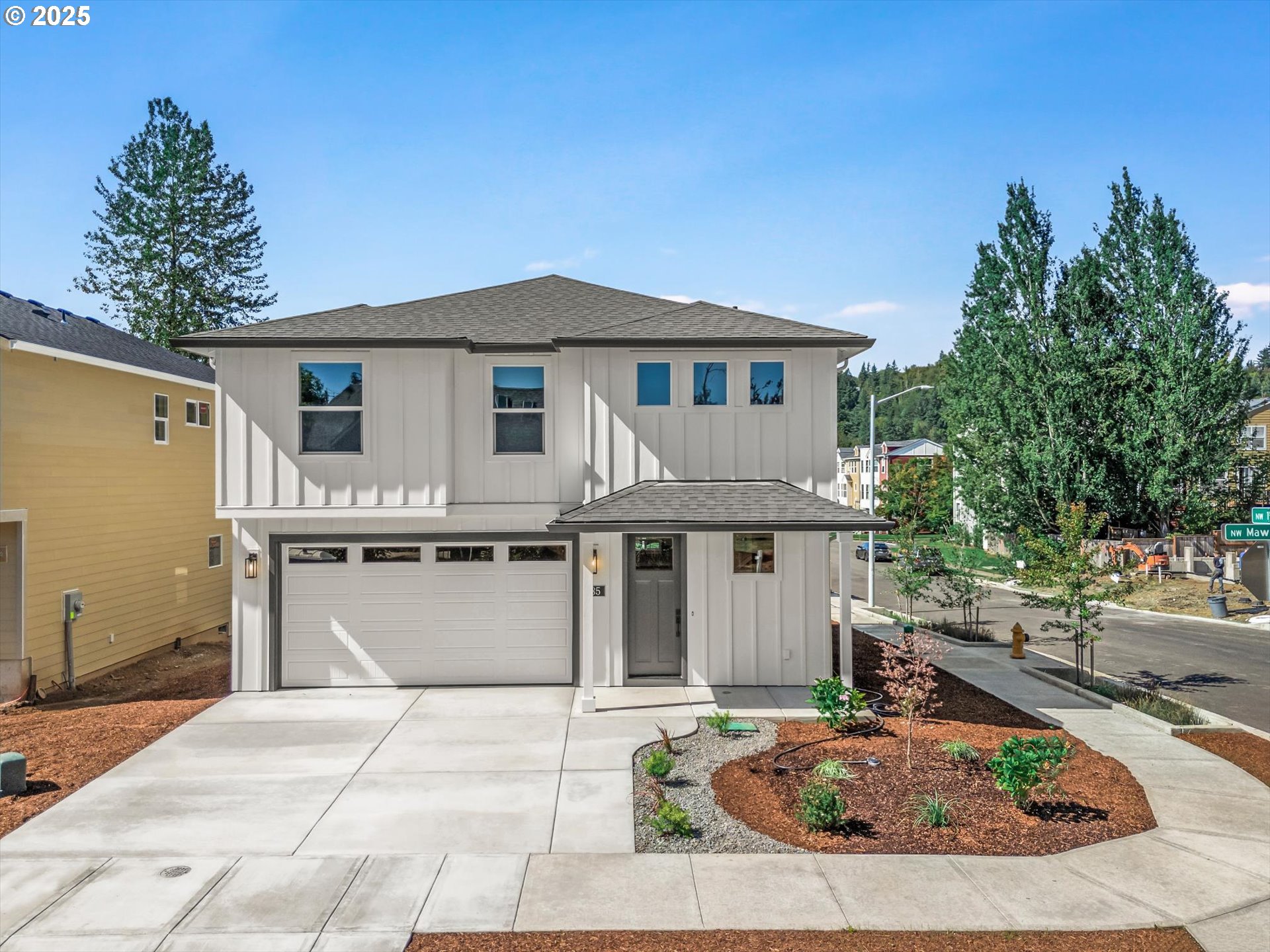 85 NW MAWRCREST AVE