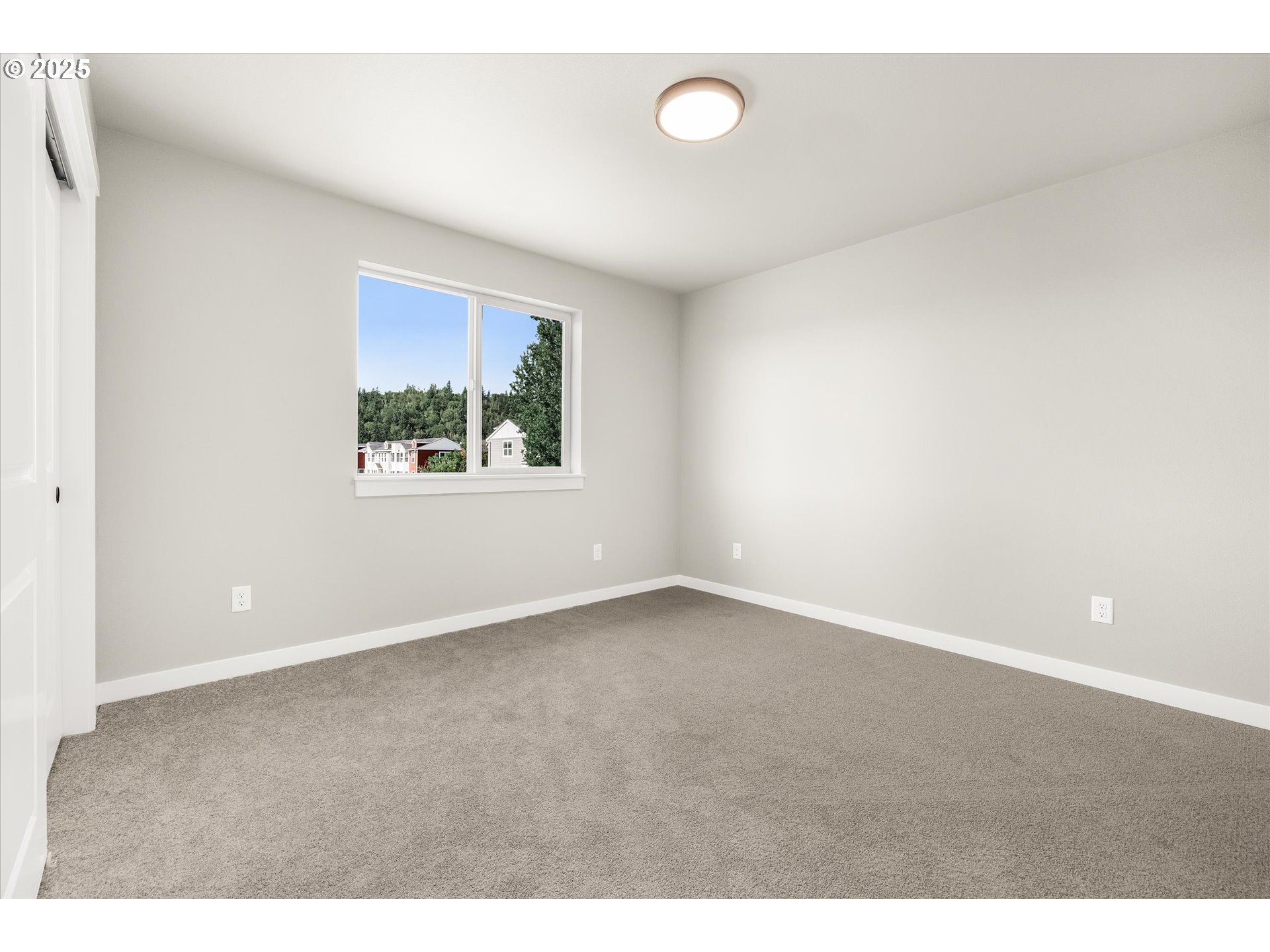 85 NW MAWRCREST AVE