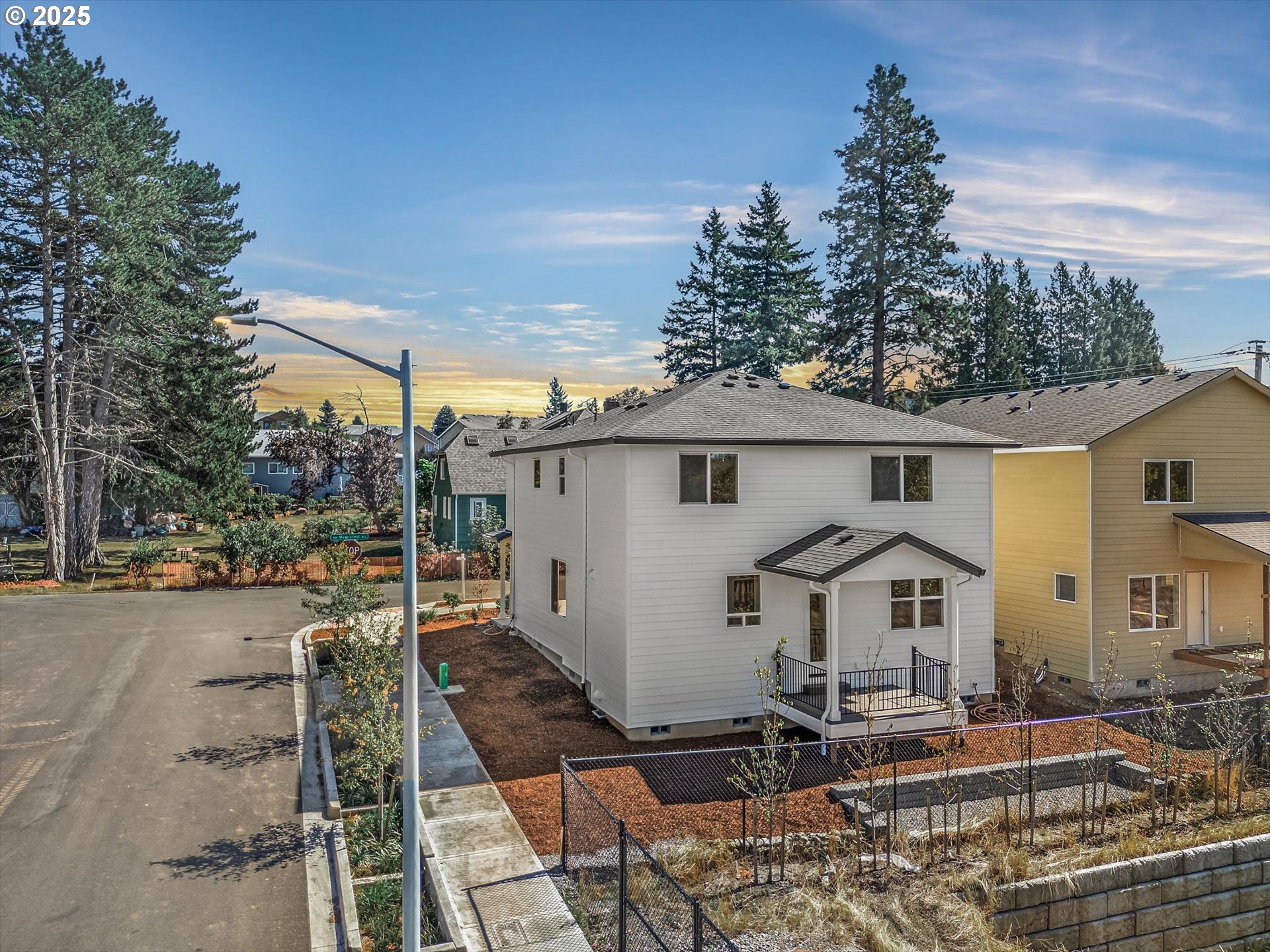 85 NW MAWRCREST AVE