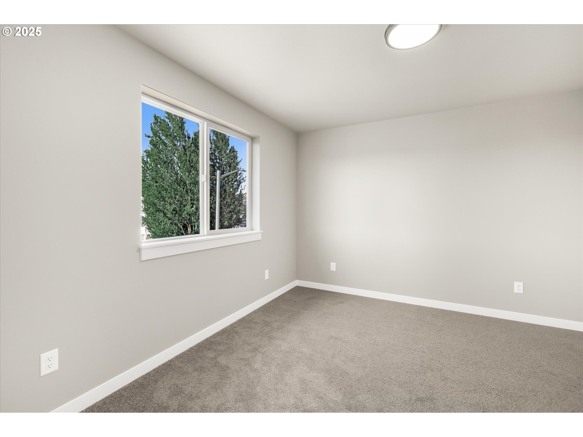 85 NW MAWRCREST AVE