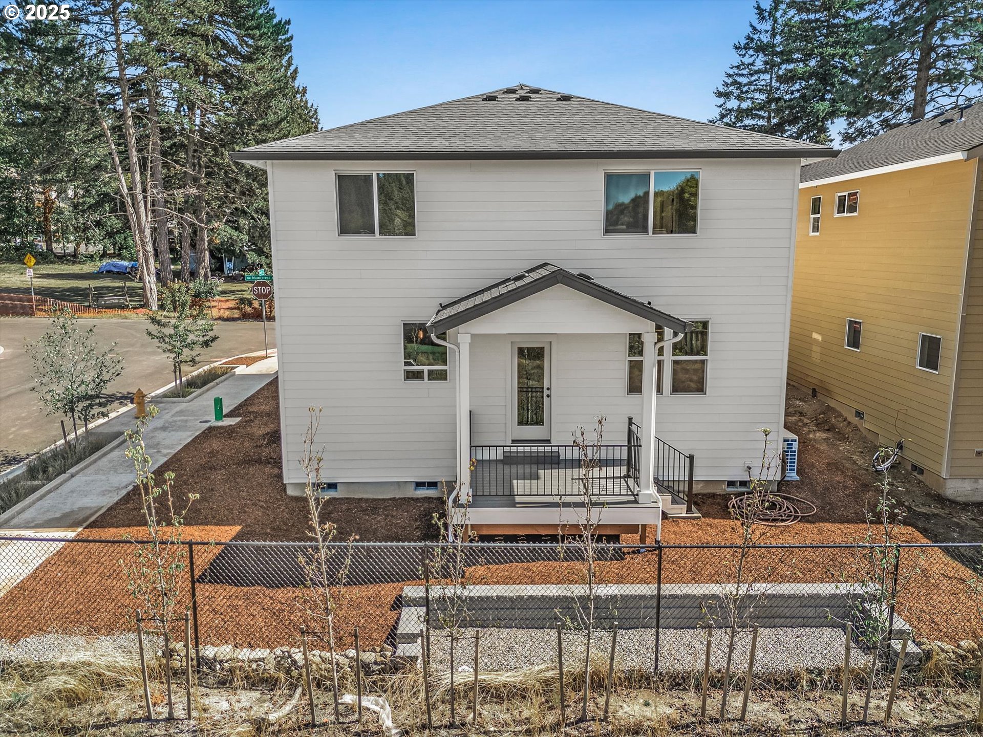 85 NW MAWRCREST AVE