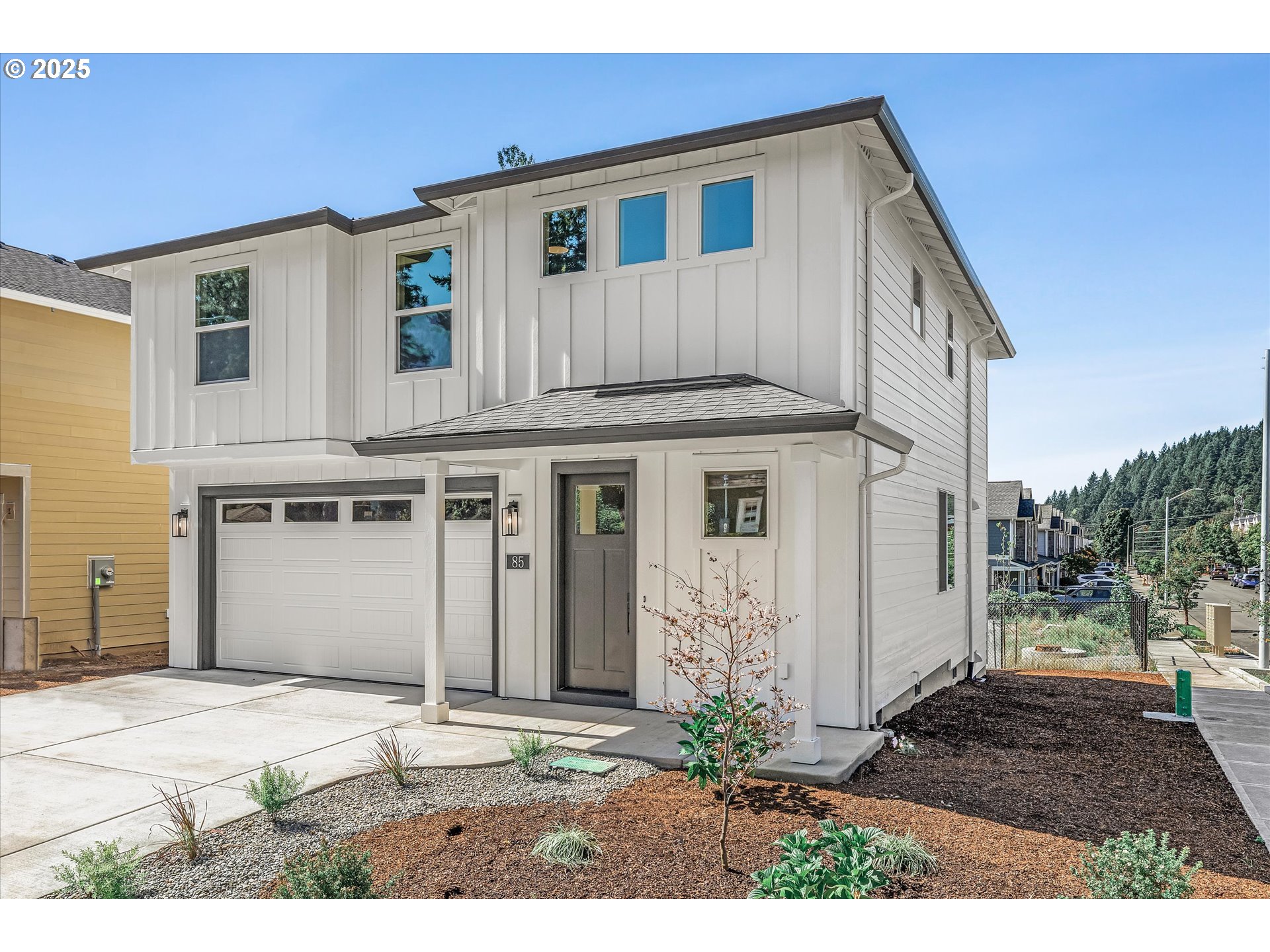 85 NW MAWRCREST AVE