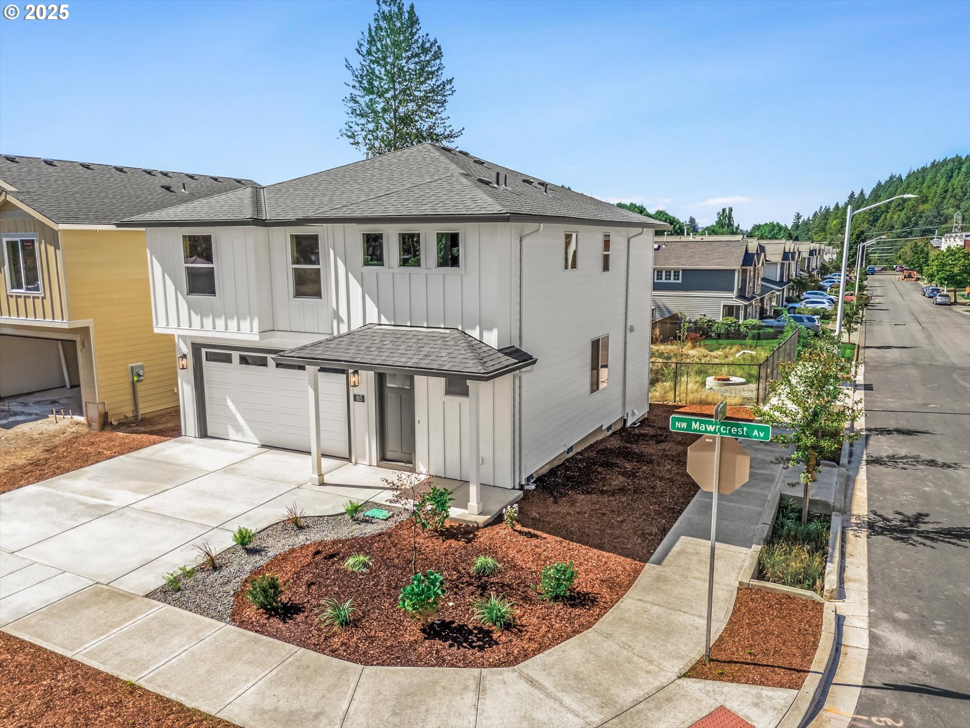 85 NW MAWRCREST AVE