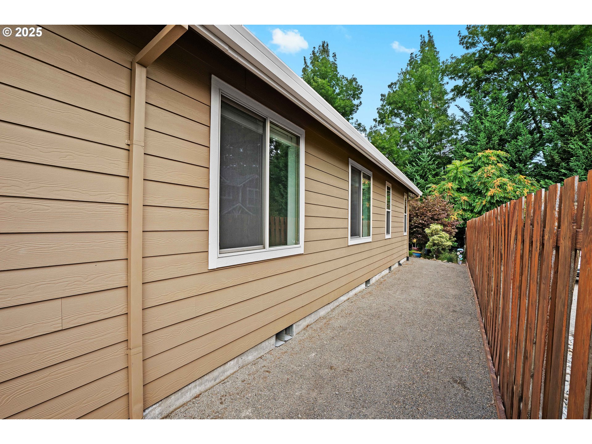 1258 NE 17TH AVE