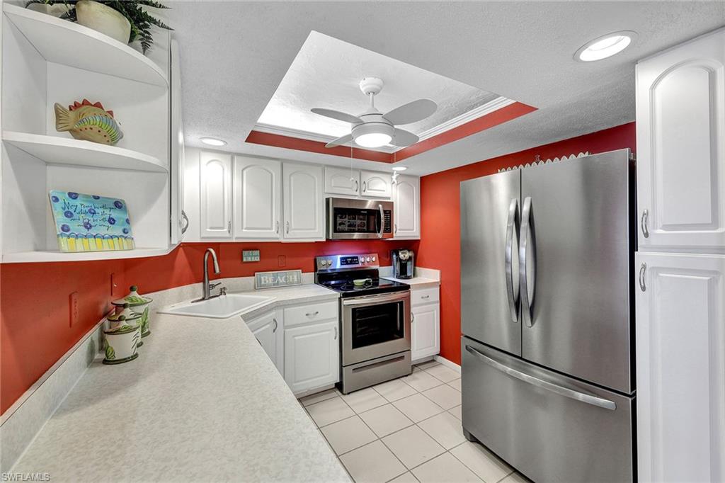 320 Seaview CT # 610