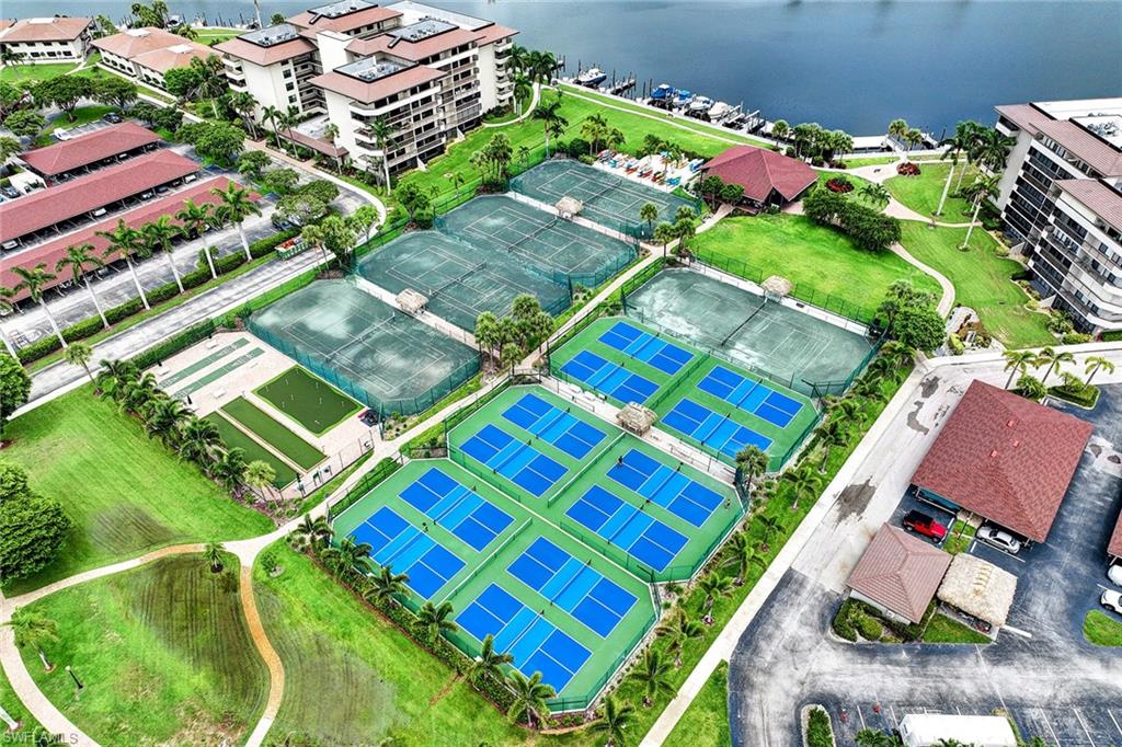 320 Seaview CT # 610