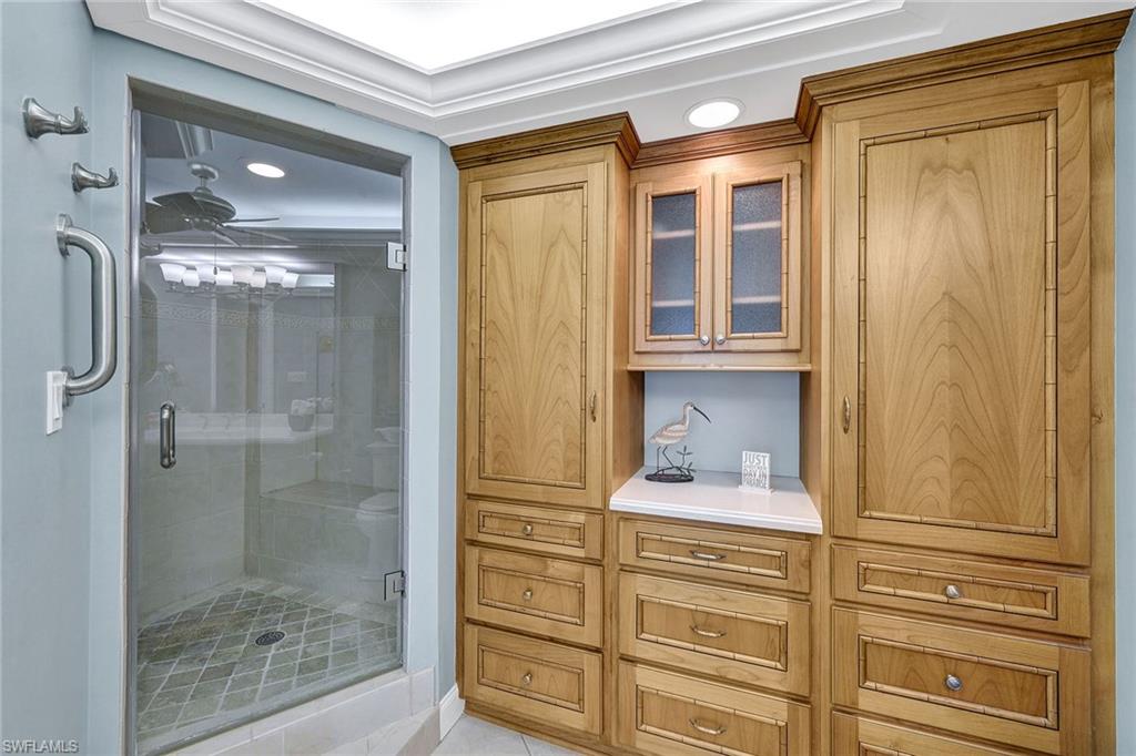 320 Seaview CT # 610