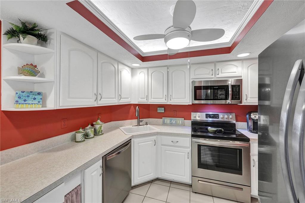 320 Seaview CT # 610