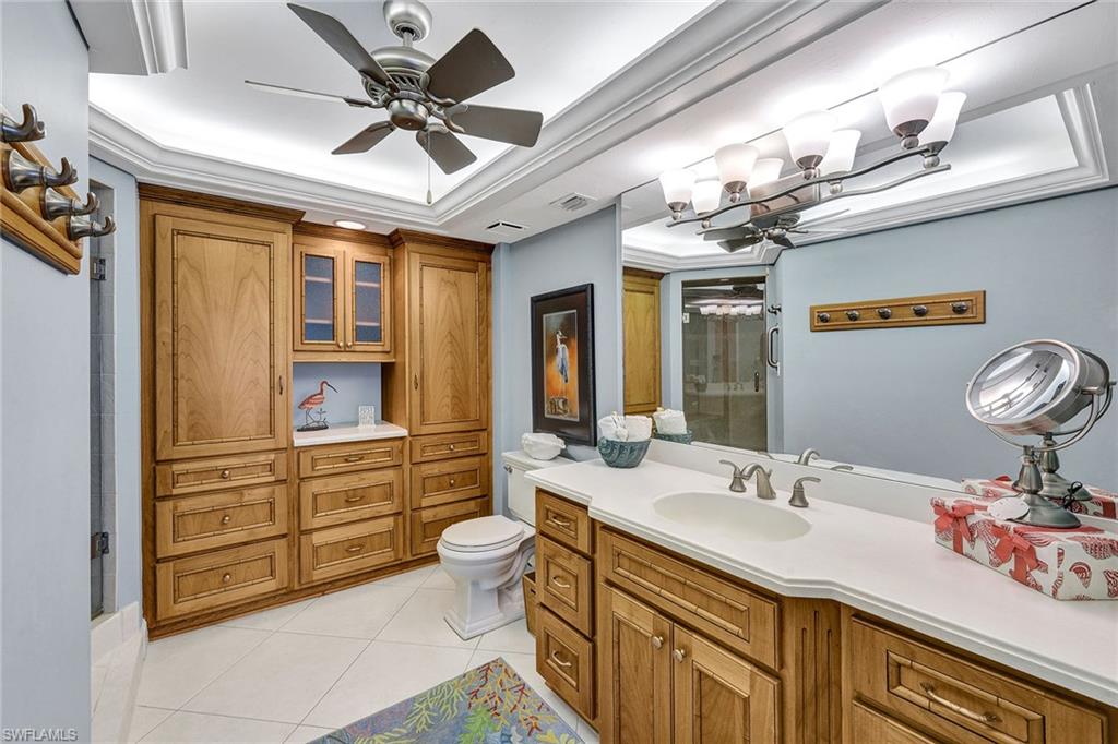 320 Seaview CT # 610