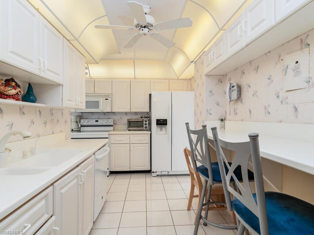 320 Seaview CT # 1506