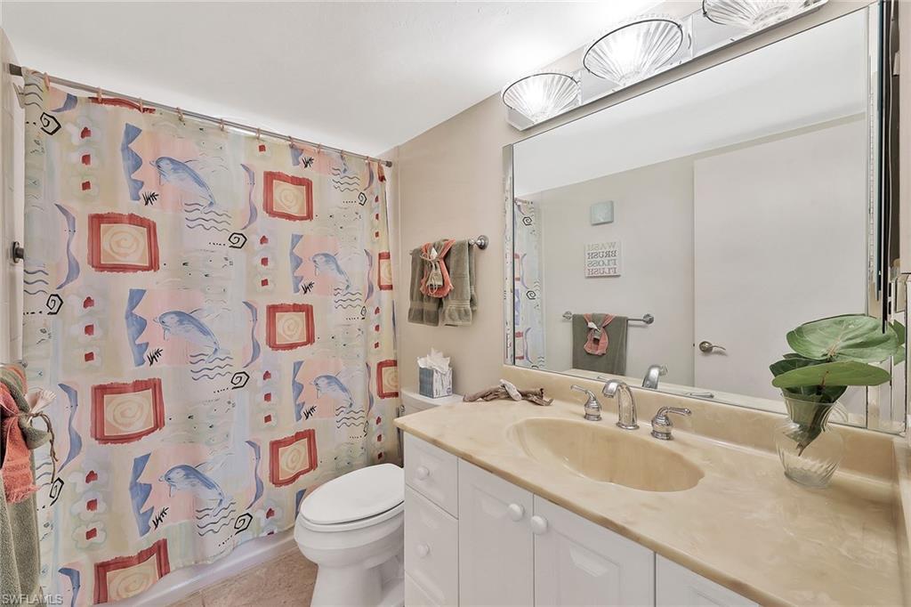 320 Seaview CT # 708