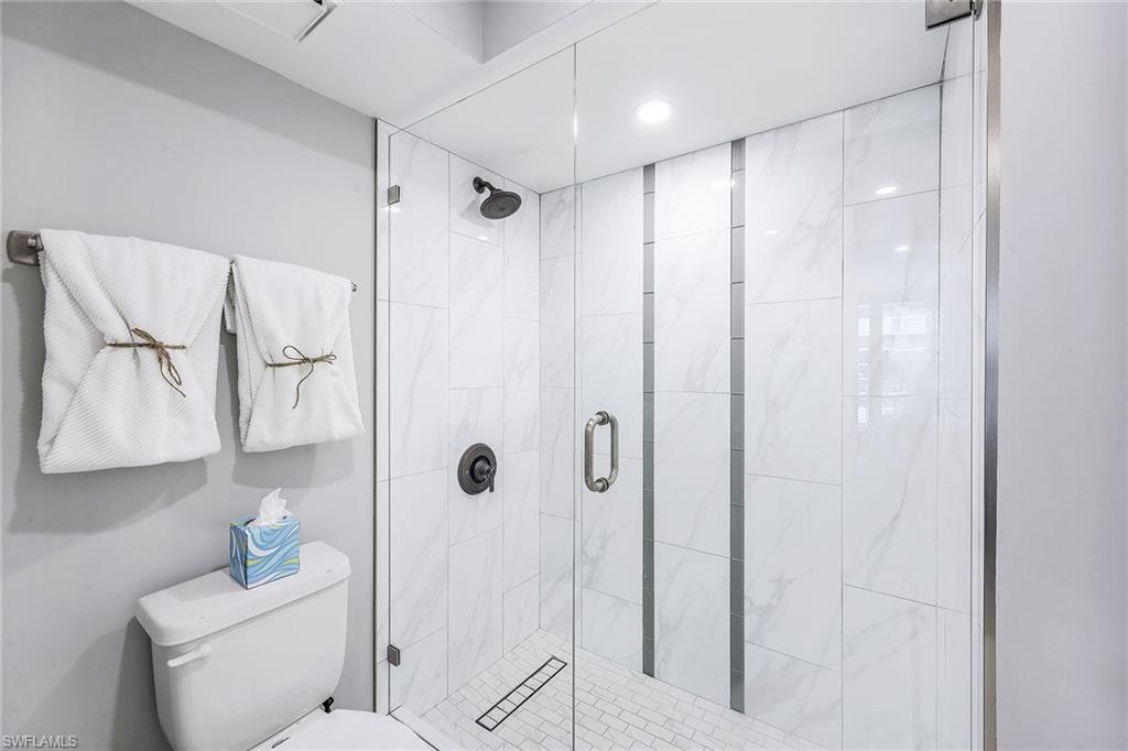 320 Seaview CT # 909 Unit: 2-909