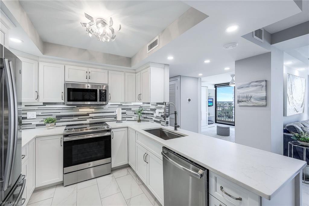 320 Seaview CT # 909 Unit: 2-909