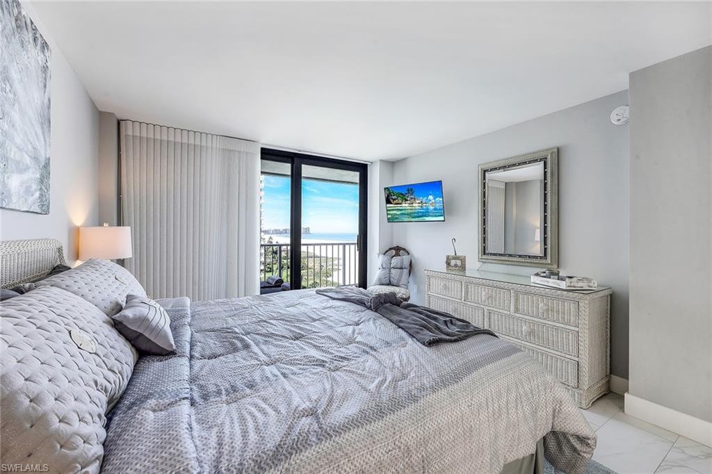 320 Seaview CT # 909 Unit: 2-909