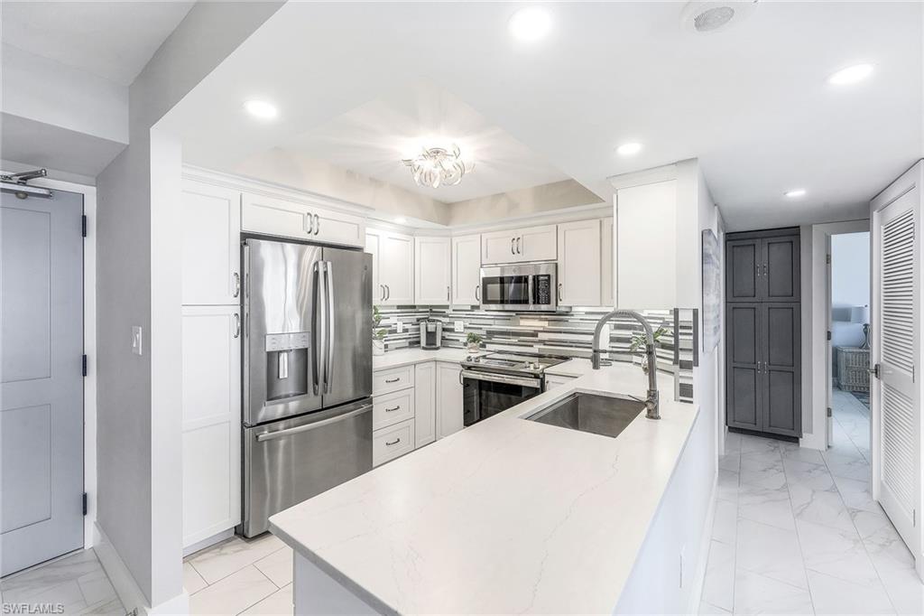 320 Seaview CT # 909 Unit: 2-909