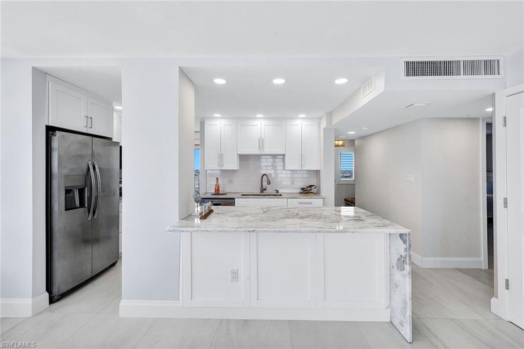 260 Seaview CT # 1103