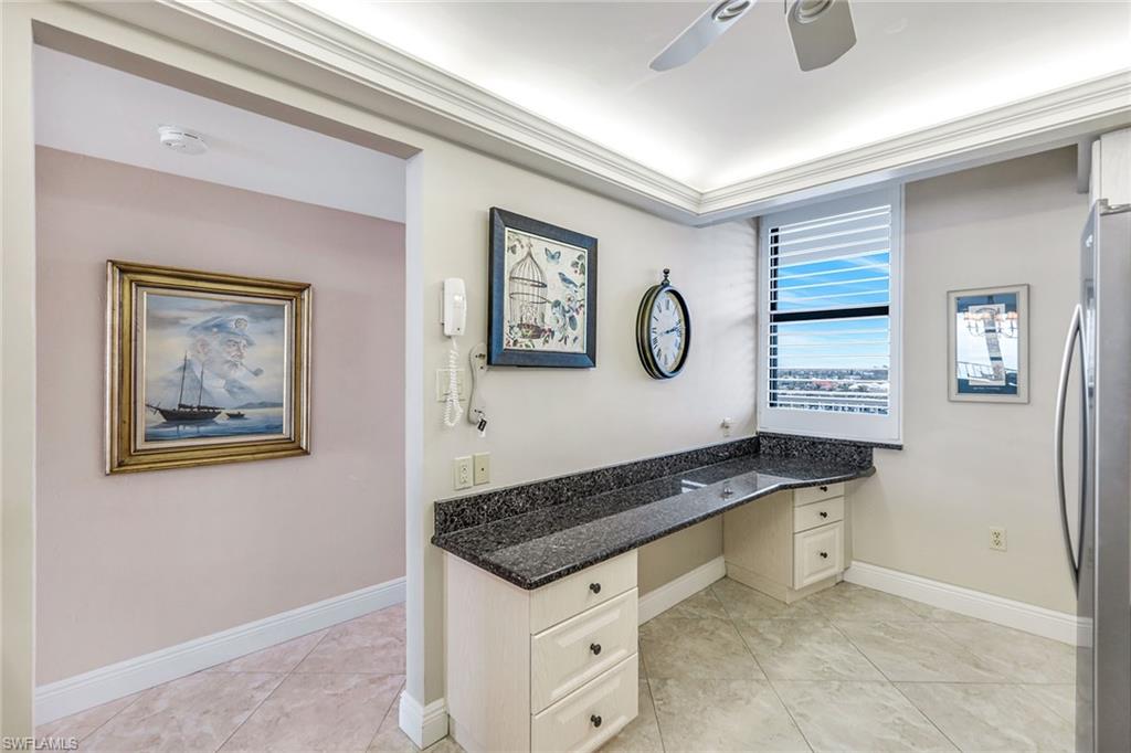 320 Seaview CT # 805