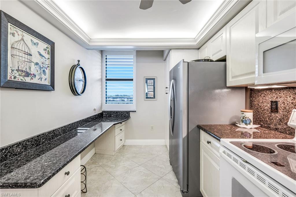 320 Seaview CT # 805