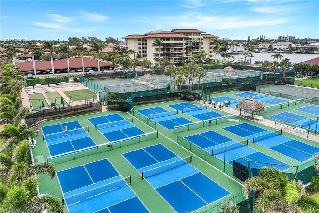 320 Seaview CT # 805