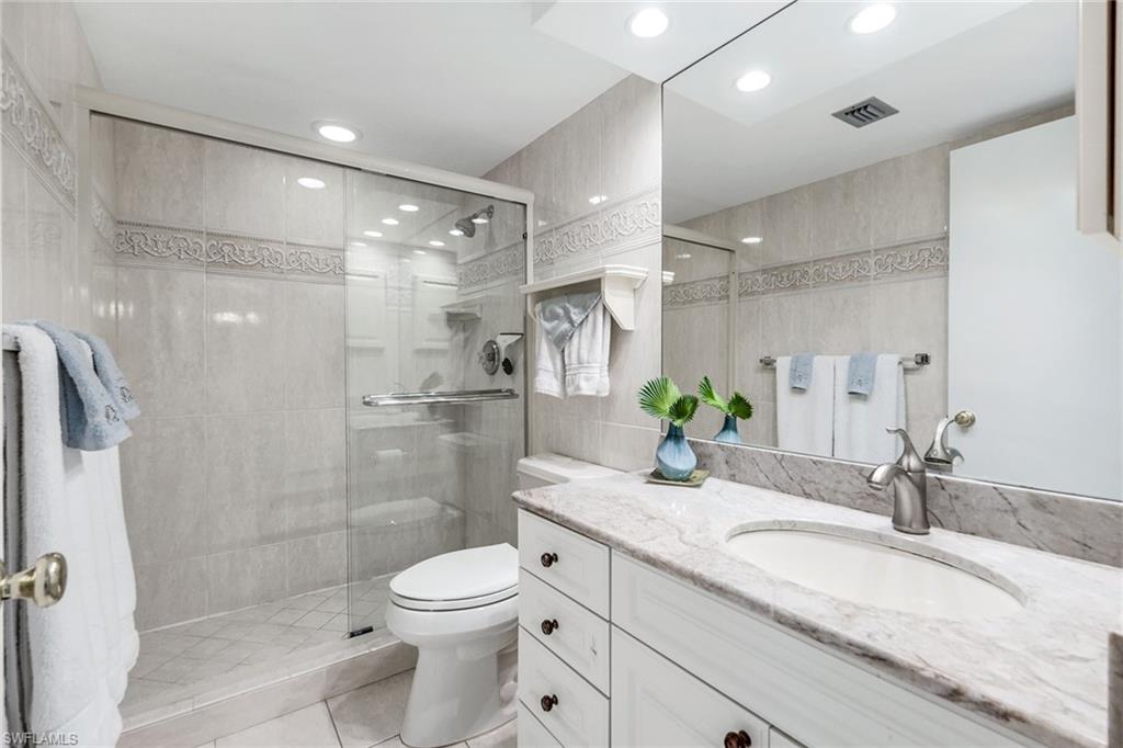 320 Seaview CT # 805