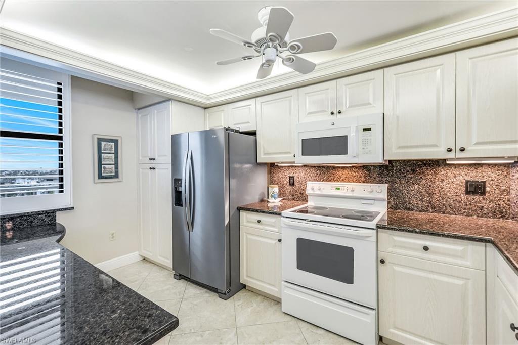 320 Seaview CT # 805