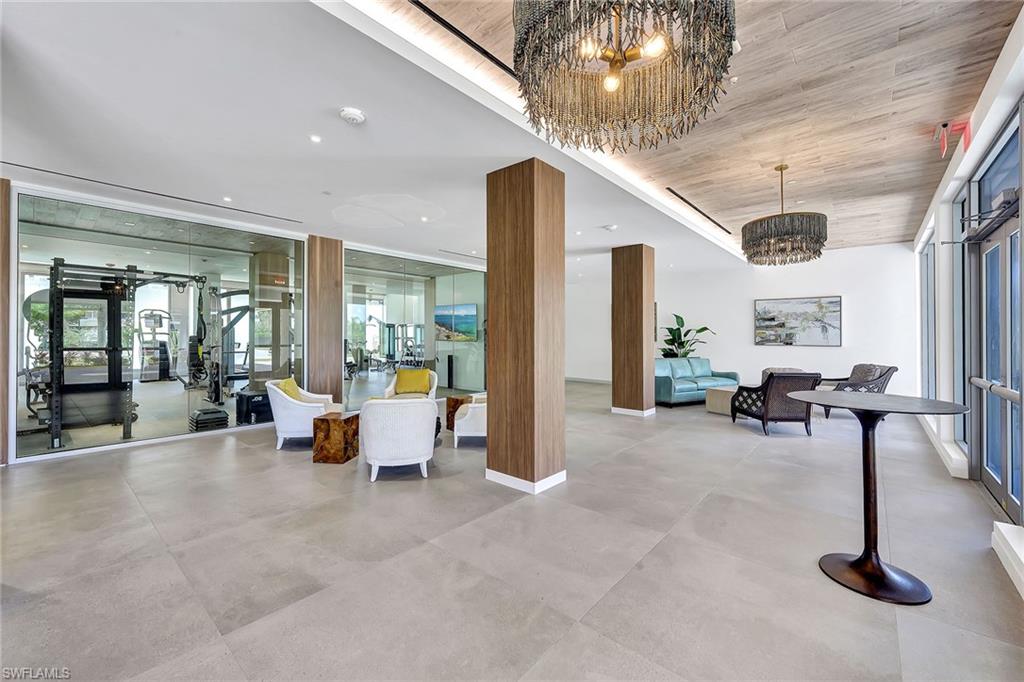 320 Seaview CT # 805