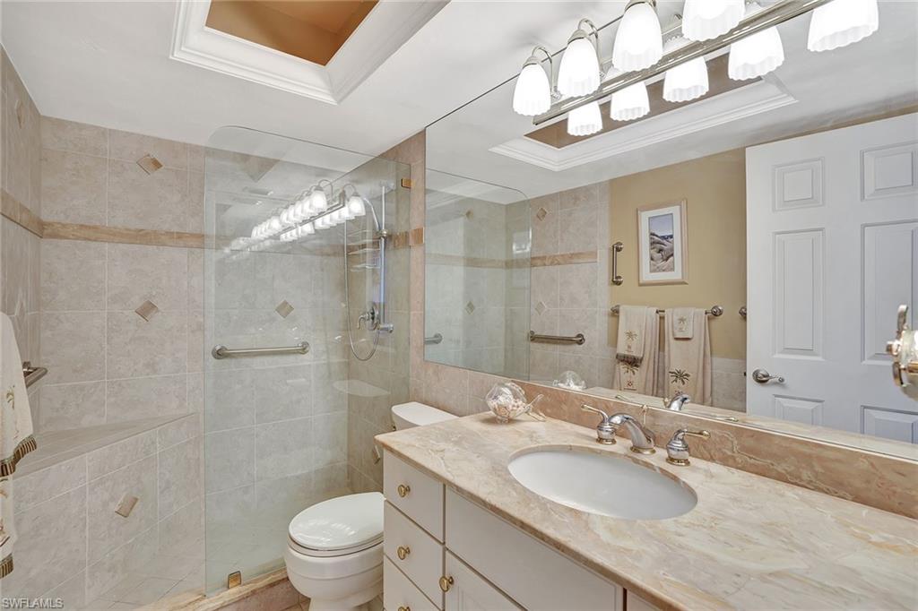 320 Seaview CT # 305 Unit: 2-305