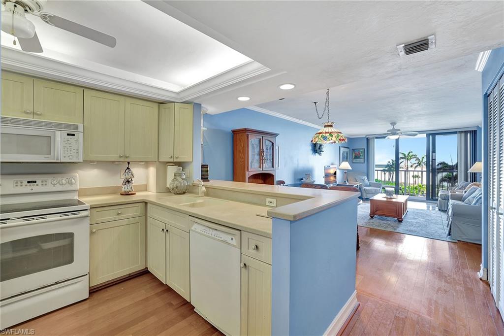 320 Seaview CT # 305 Unit: 2-305